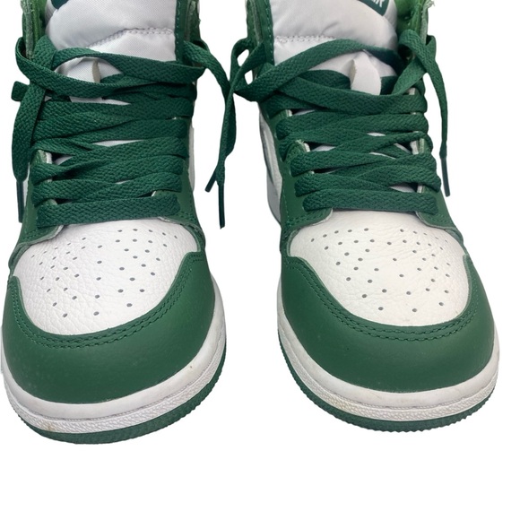 The Air Jordan 1 High OG GS "Gorge Green" - Picture 8 of 10
